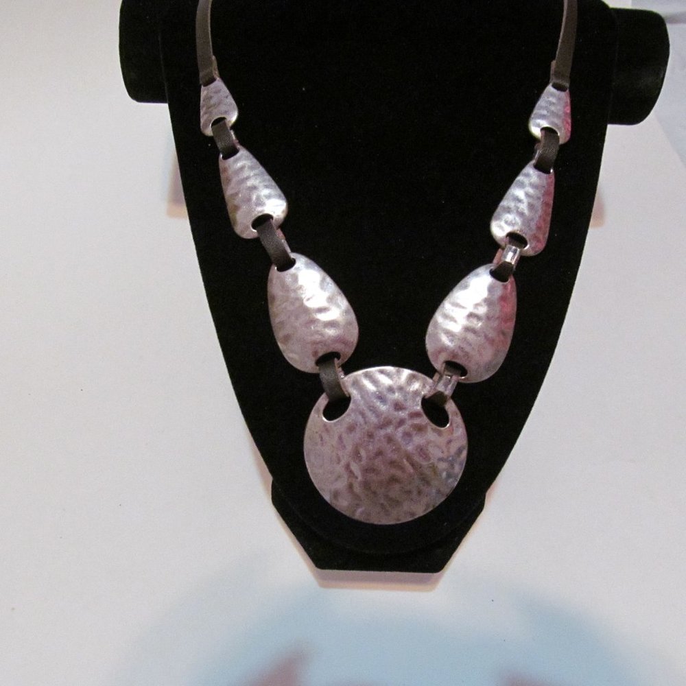 Vida jewels hammered silver tone necklace